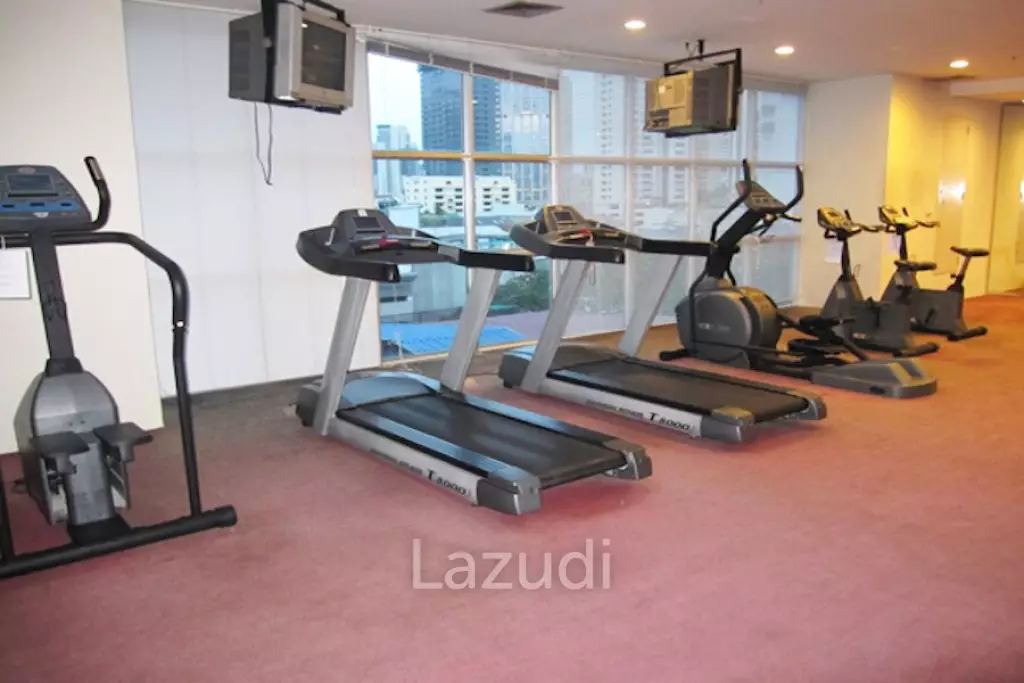 75 sqm high-floor condo at CitiSmart Sukhumvit 18 Khlong Toei Bangkok