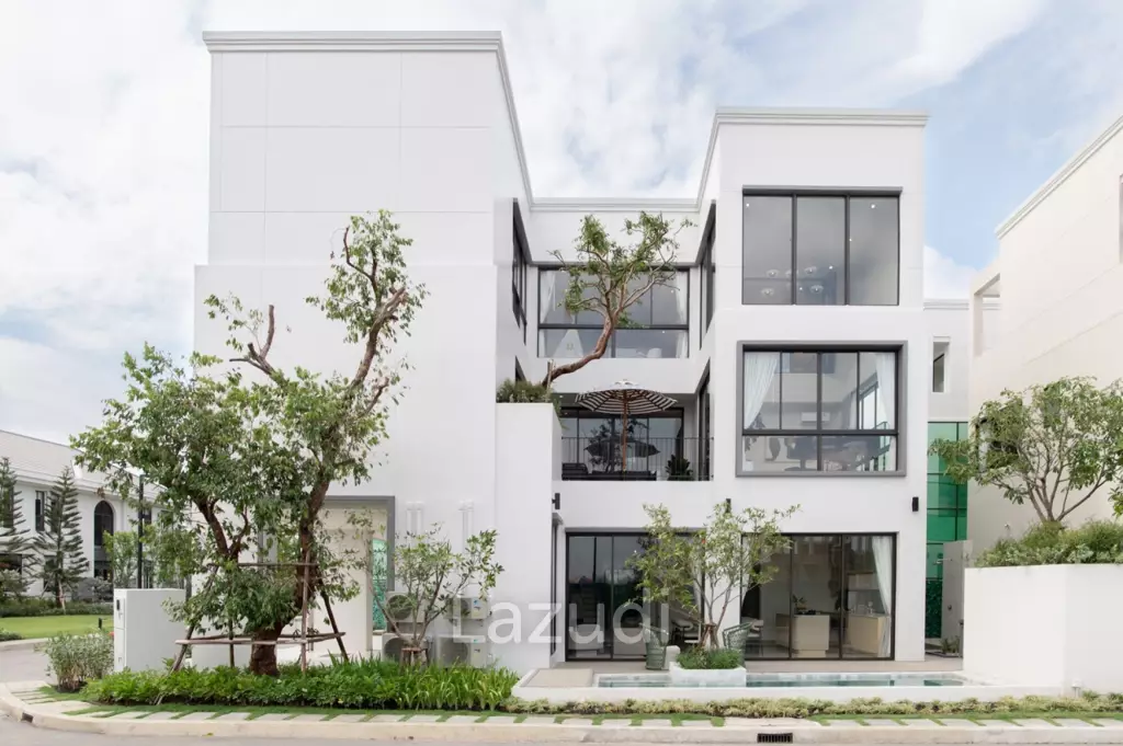 4 Bed 6 Bath 350 SQ.M. Aerie Srinakarin-Krungthepkreetha