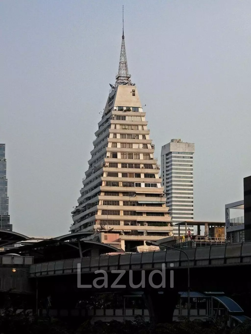 Diamond Tower 2BED 1BATH sqm Fully Furnished 200m. to Chong Nonsi BTS Station