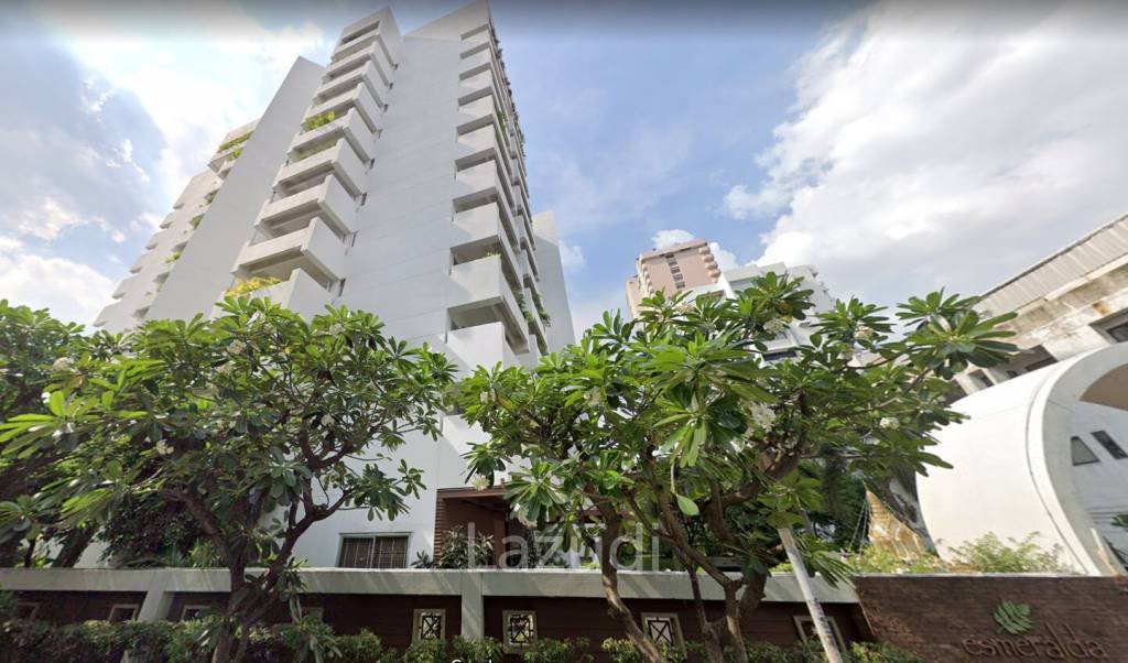 Esmeralda Apartments