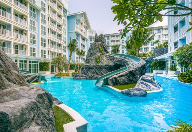 Grand Florida Beachfront Condo Resort Pattaya