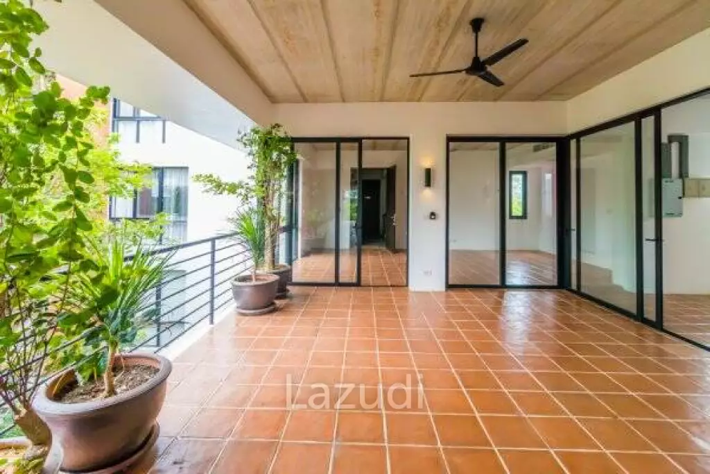4 Bed Condo in Khao Takiab
