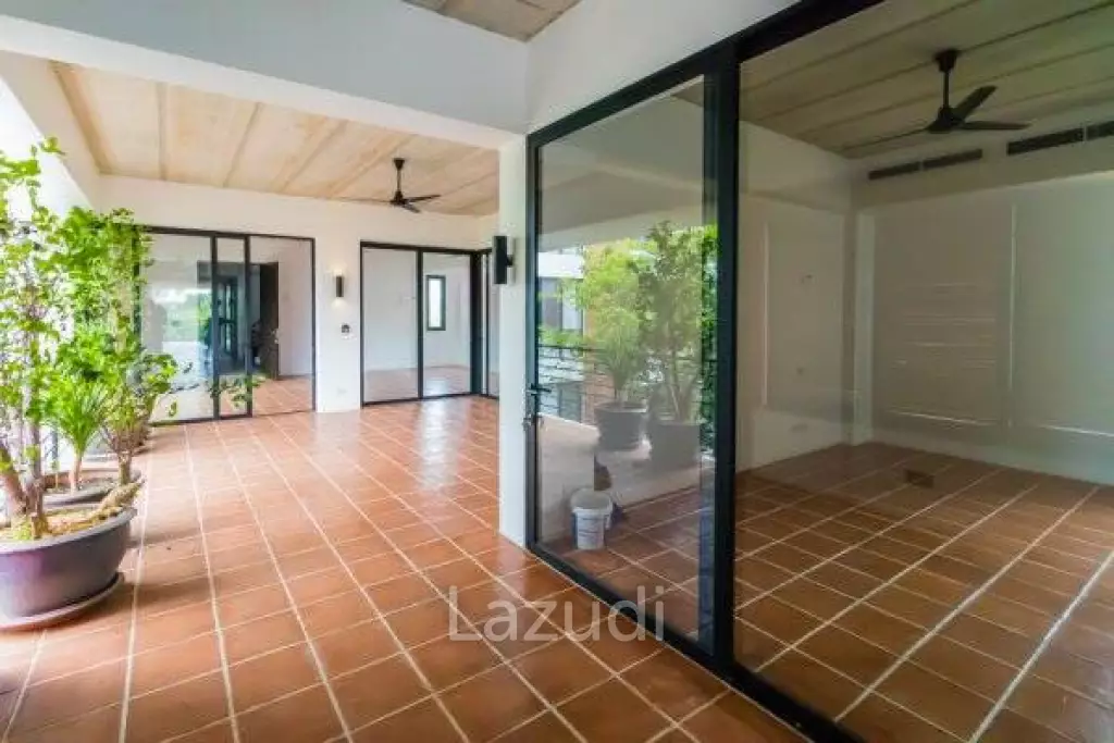 4 Bed Condo in Khao Takiab