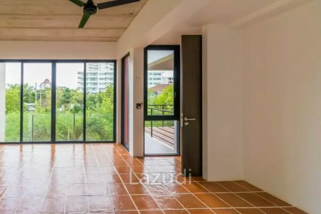 4 Bed Condo in Khao Takiab