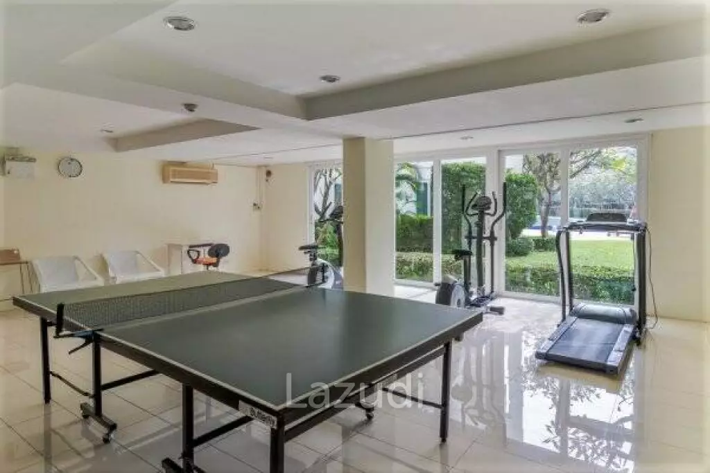 2 Bed Beachfront Condo in Town
