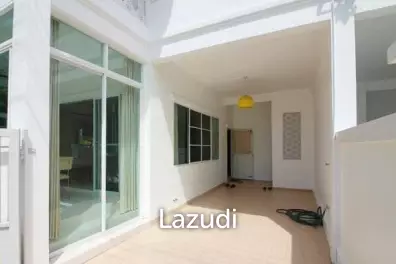 3 Bedroom Townhouse close to the beach
