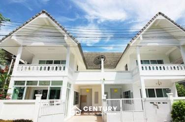 3 Bedroom Townhouse close to the beach