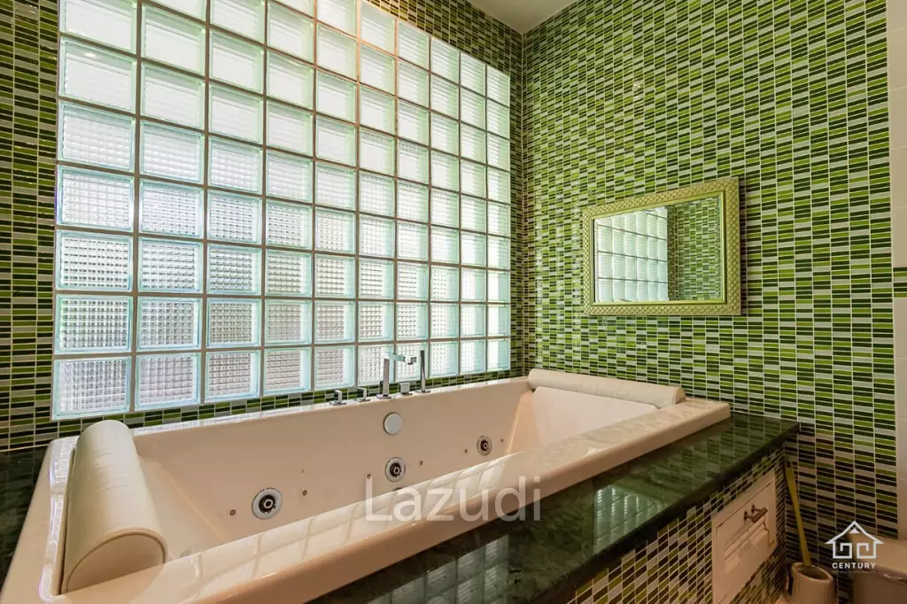 Gorgeous Pool Villa  6 Bed with Big land plot
