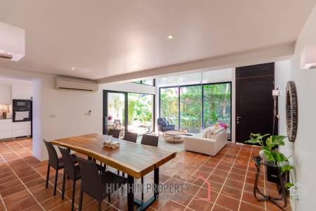 CASADAENG : 3 Bed condo near the beach