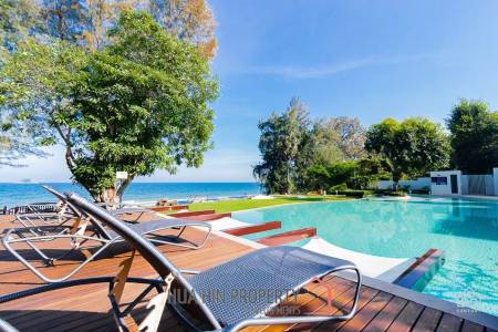 BAAN NUB KLUEN : Beachfront 3 Bed condo