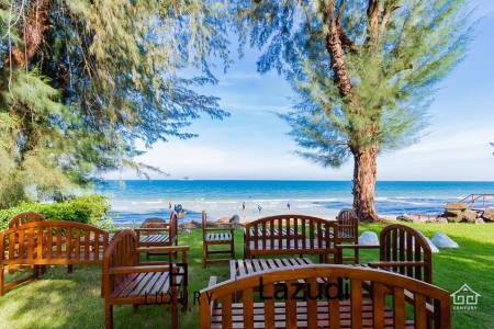 BAAN NUB KLUEN : Beachfront 3 Bed condo