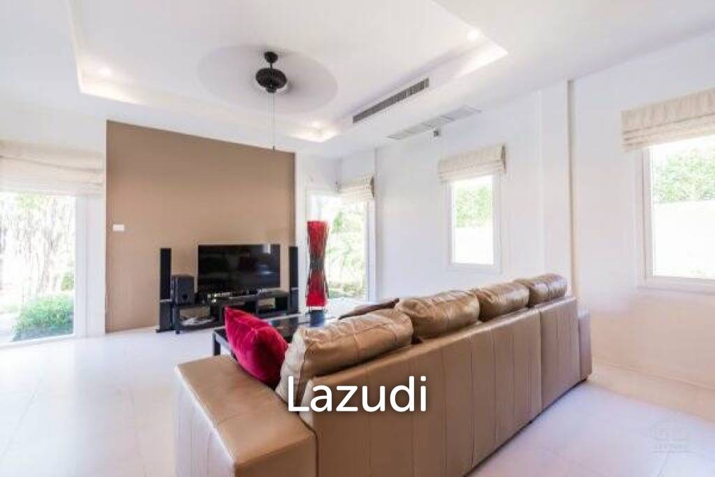 THE VIEWS : Luxury 3 Bed Pool Villa with Great Views Near Golf Course