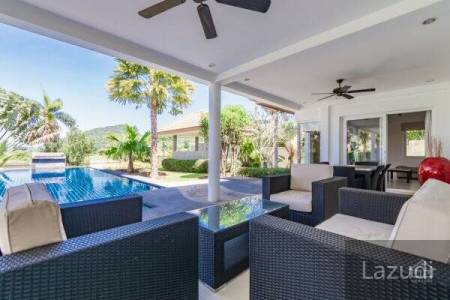 THE VIEWS : Luxury 3 Bed Pool Villa with Great Views Near Golf Course