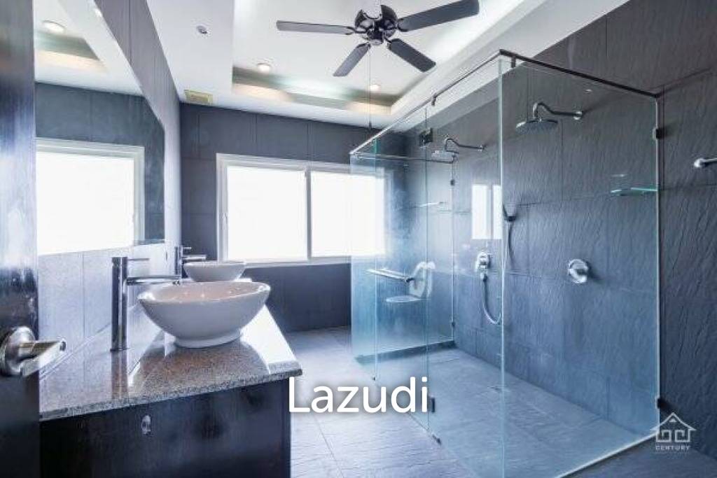 THE VIEWS : Luxury 3 Bed Pool Villa with Great Views Near Golf Course