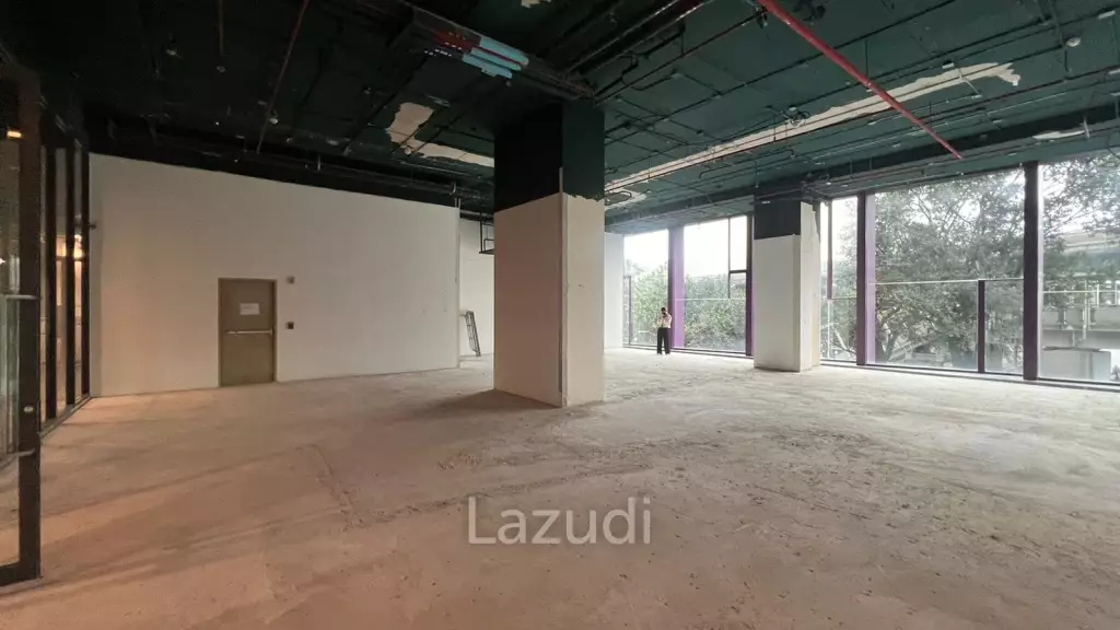 Showroom Connecting to Thonglor BTS