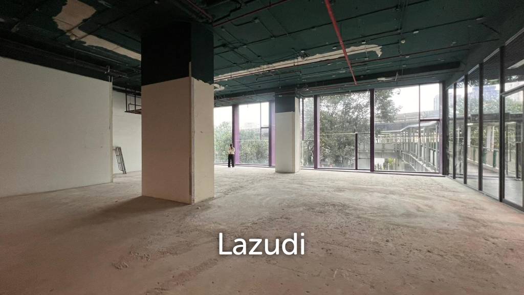 Showroom Connecting to Thonglor BTS