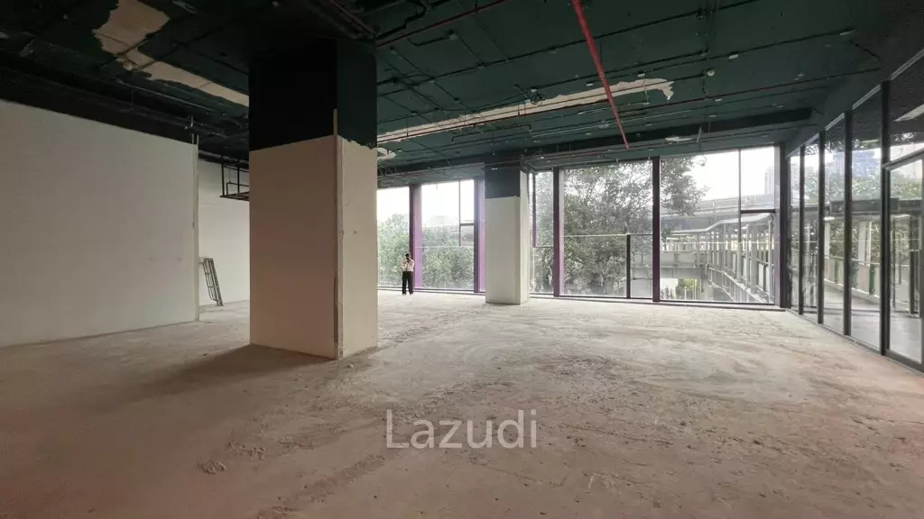 Showroom Connecting to Thonglor BTS