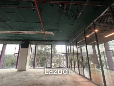 Showroom Connecting to Thonglor BTS