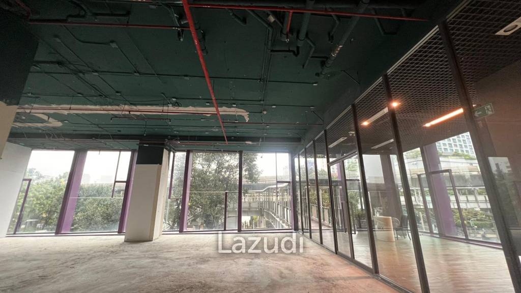 Showroom Connecting to Thonglor BTS
