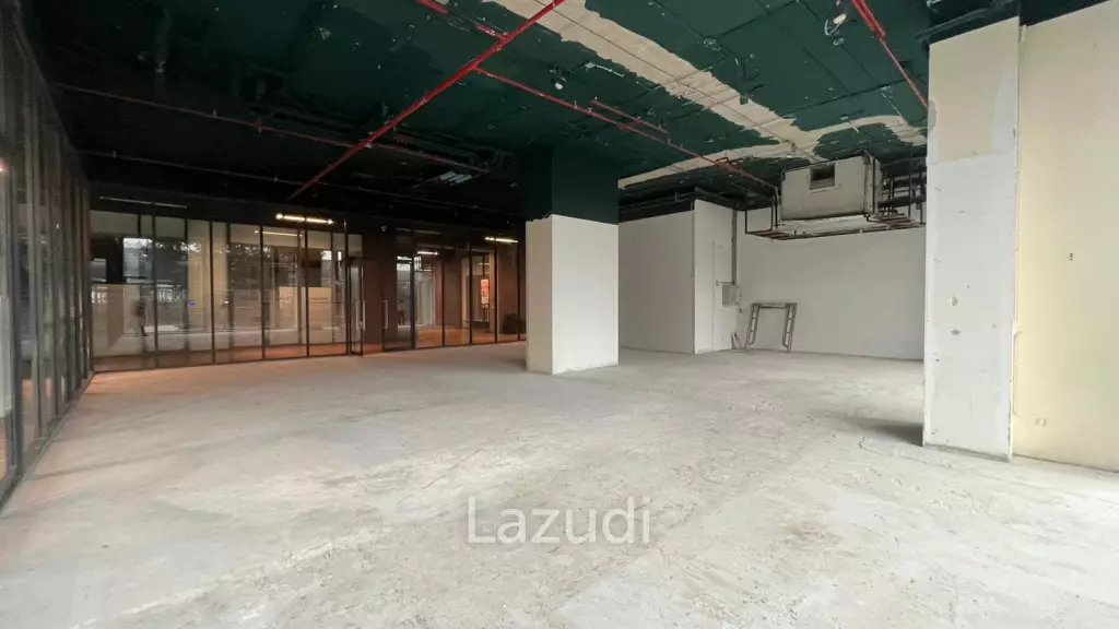 Showroom Connecting to Thonglor BTS