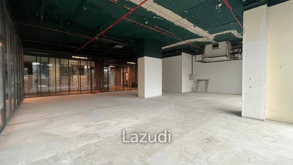 Showroom Connecting to Thonglor BTS