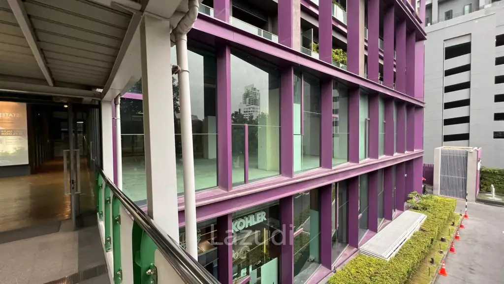 Showroom Connecting to Thonglor BTS