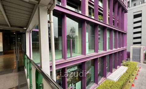 Showroom Connecting to Thonglor BTS