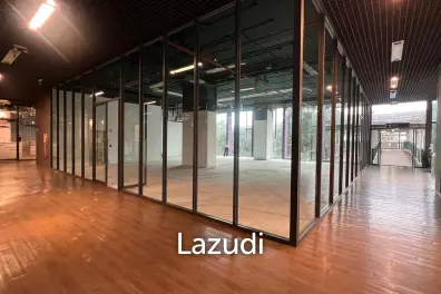 Showroom Connecting to Thonglor BTS