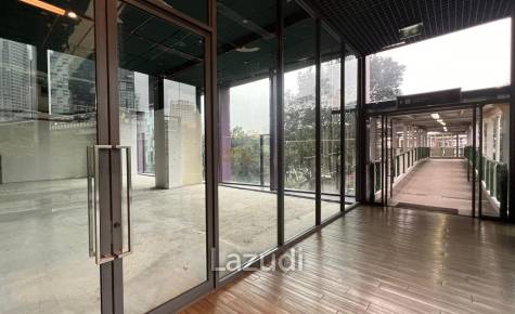 Showroom Connecting to Thonglor BTS