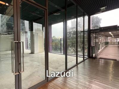 Showroom Connecting to Thonglor BTS