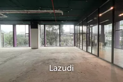 Showroom Connecting to Thonglor BTS
