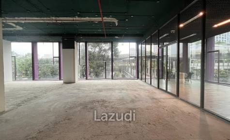 Showroom Connecting to Thonglor BTS