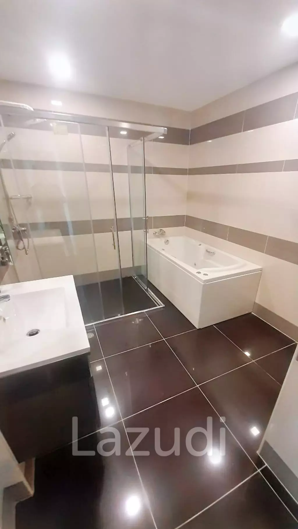 1 Bed 2 Bath 81.70 SQ.M. The Vision Pattaya