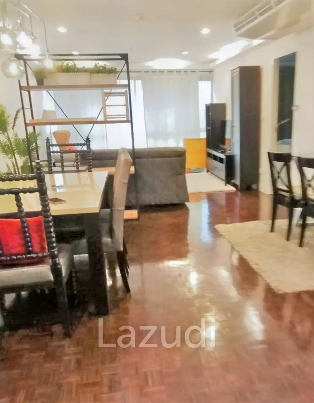 2 Bed 2 Bath 95 SQ.M Sukhumvit Suites