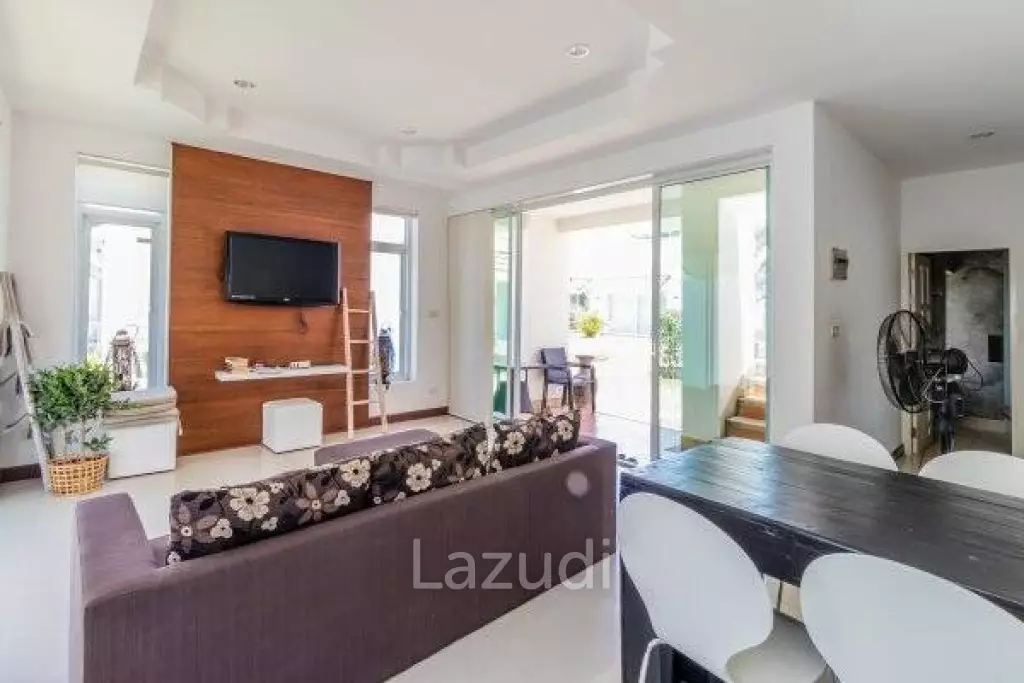 PINEAPPLE HILLS: 2 BED VILLA