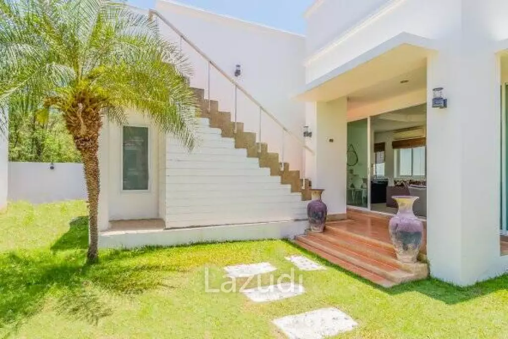 PINEAPPLE HILLS: 2 BED VILLA