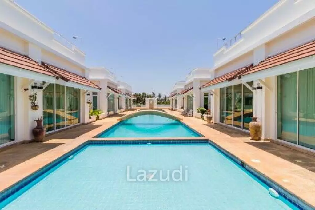 PINEAPPLE HILLS: 2 BED VILLA