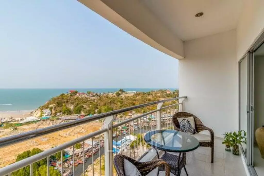 NEWLY RENOVATE CONDO WITH STUNNING VIEW
