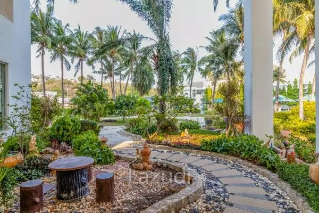 NEWLY RENOVATE CONDO WITH STUNNING VIEW