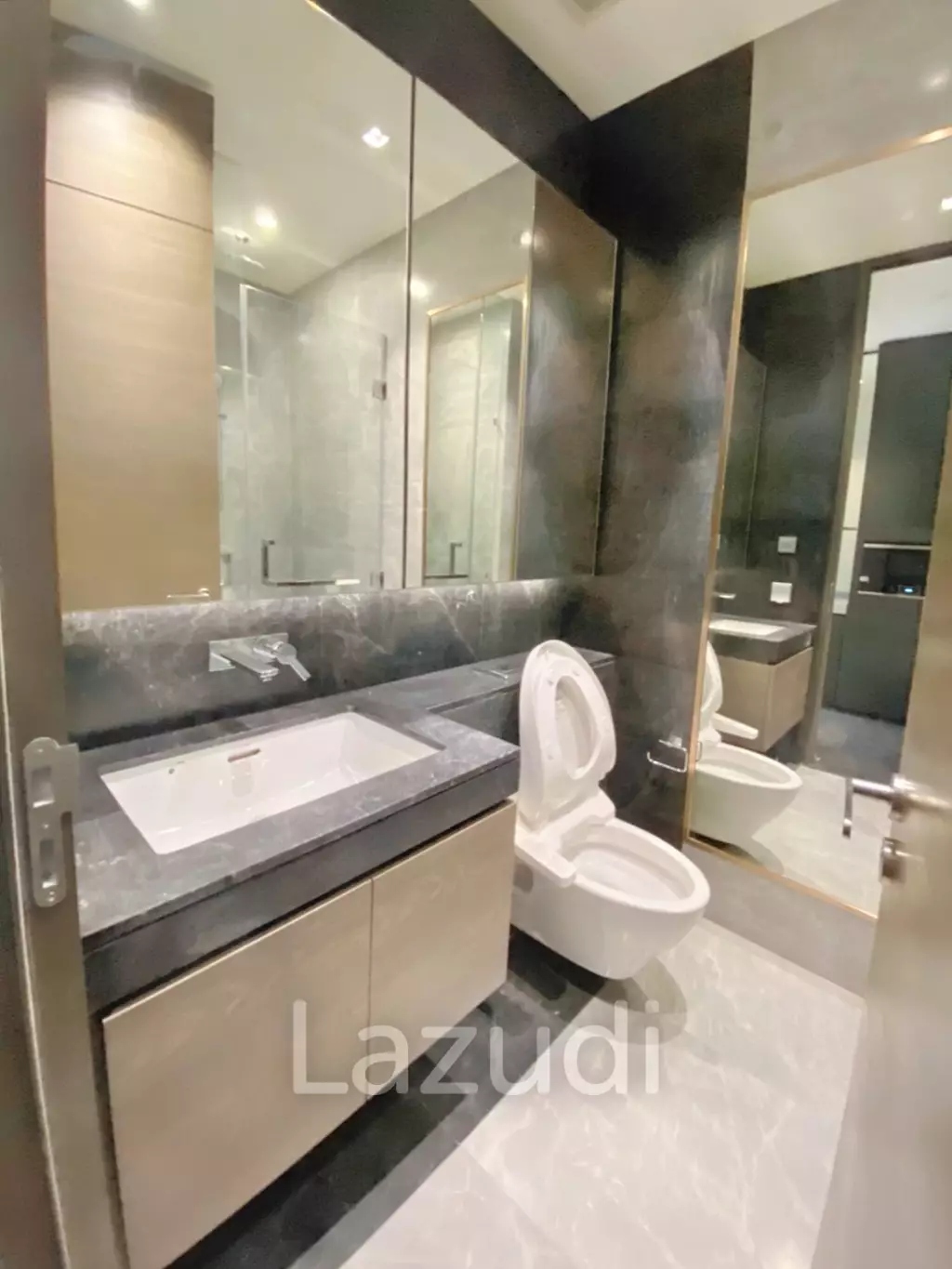 1 Bed 1 Bath 33 SQ.M The 28 Chidlom