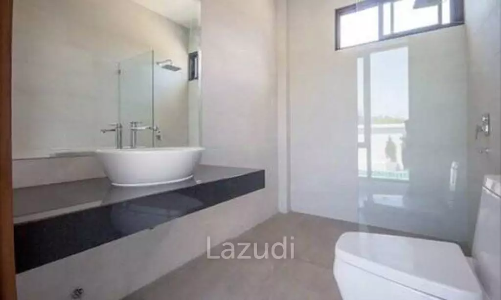 WE BY SIRIN: Modern Style 2 Bed Pool Villa