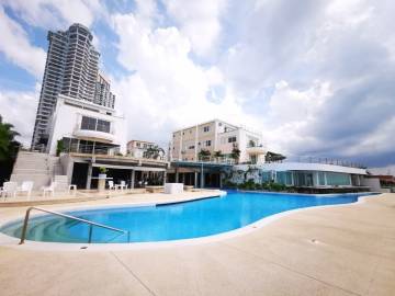 Unique ground-floor penthouse on absolute beachfront
