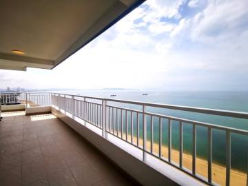 Unique 3-bed front corner apartment with stunning views
