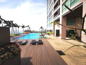 North shore condominium For sale
