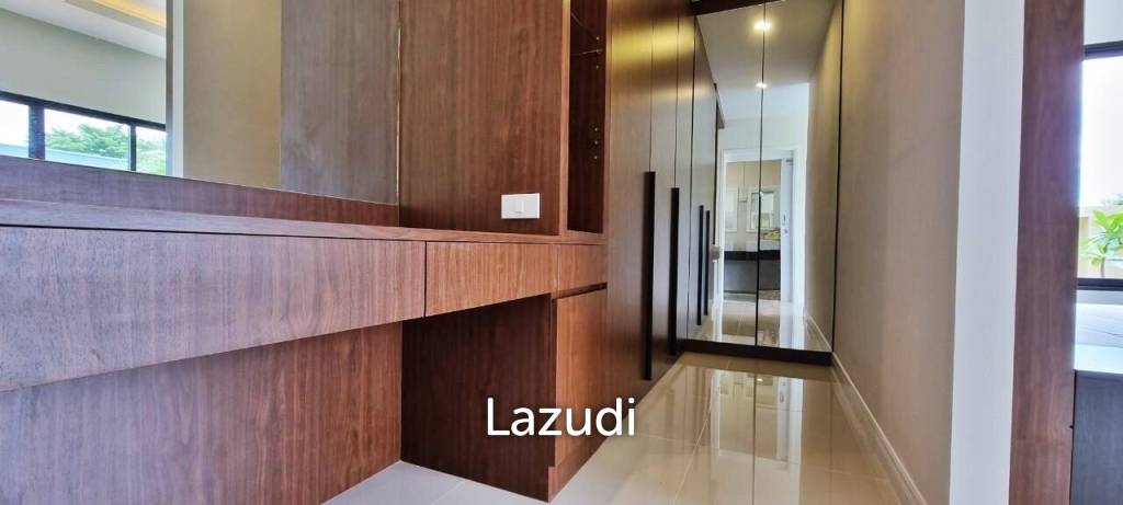 3 Bedrooms 4 Bathrooms 275 SQ.M Horseshoe Point