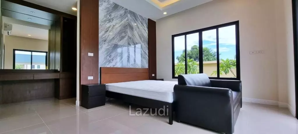 3 Bedrooms 4 Bathrooms 275 SQ.M Horseshoe Point