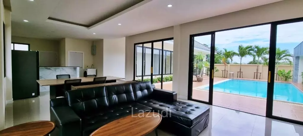 3 Bedrooms 4 Bathrooms 275 SQ.M Horseshoe Point