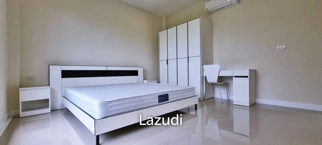 3 Bedrooms 4 Bathrooms 275 SQ.M Horseshoe Point