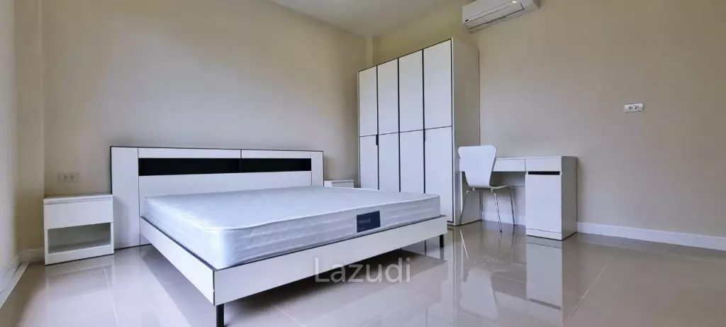 3 Bedrooms 4 Bathrooms 275 SQ.M Horseshoe Point