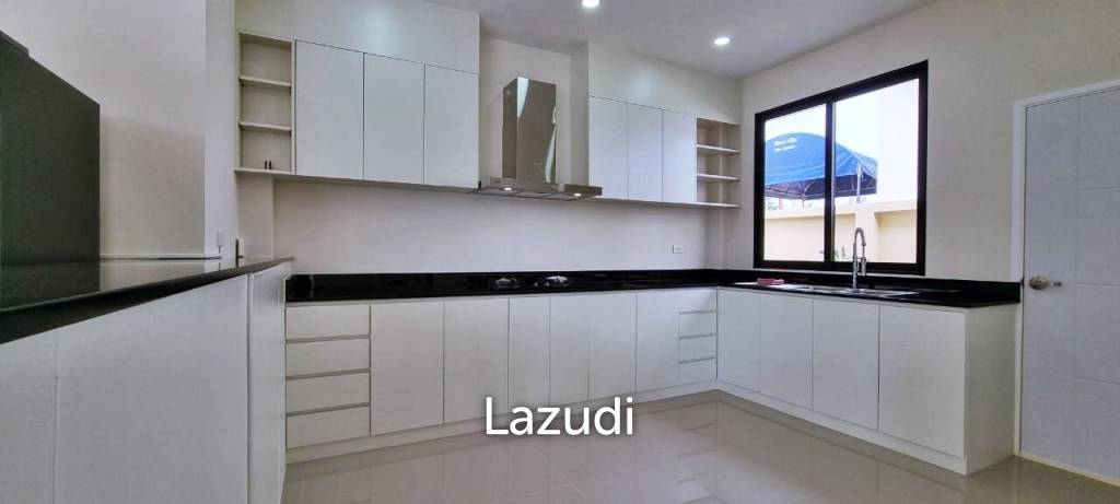 3 Bedrooms 4 Bathrooms 275 SQ.M Horseshoe Point